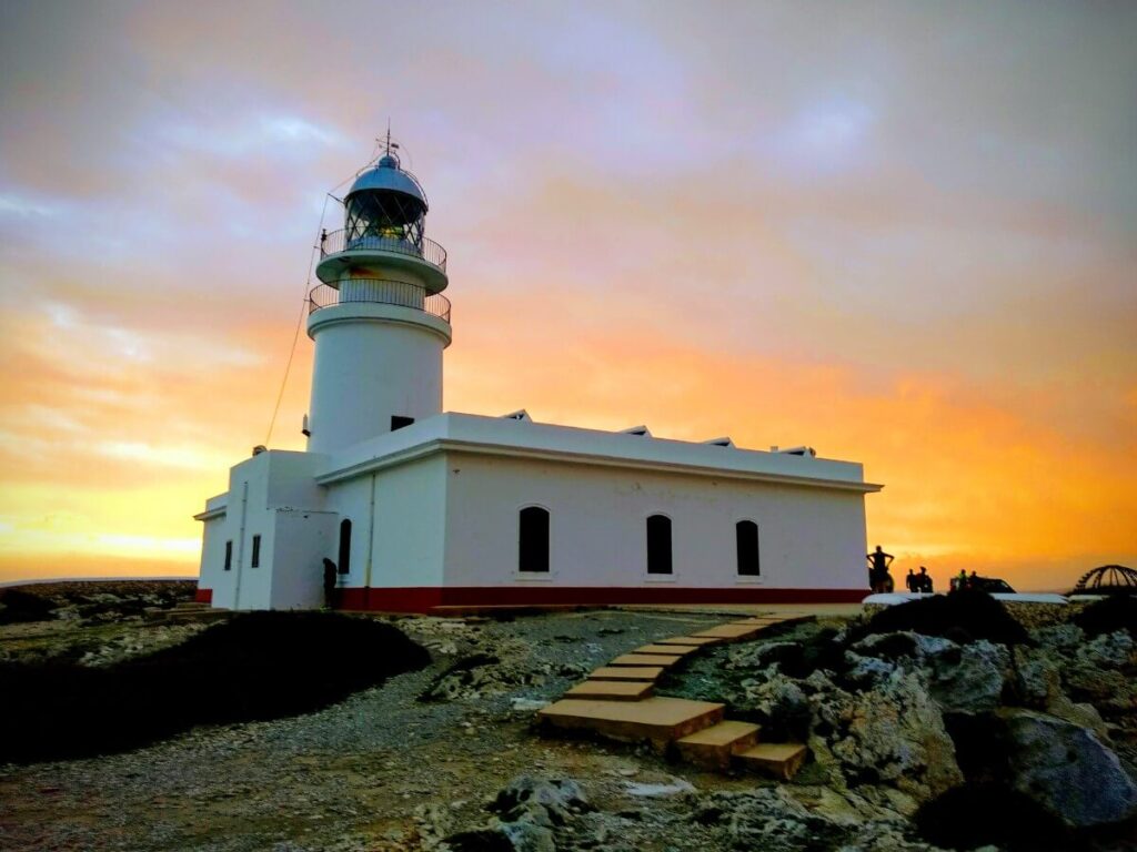 Le majestueux phare de Cavalleria.