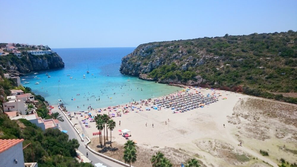 La plage de Cala'n Porter est superbe