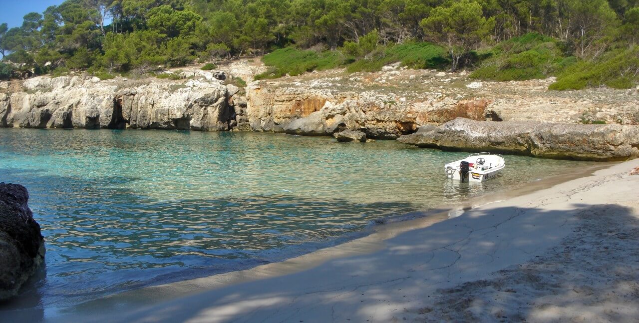 Cala Fustam, la crique quasi- désertique de Minorque