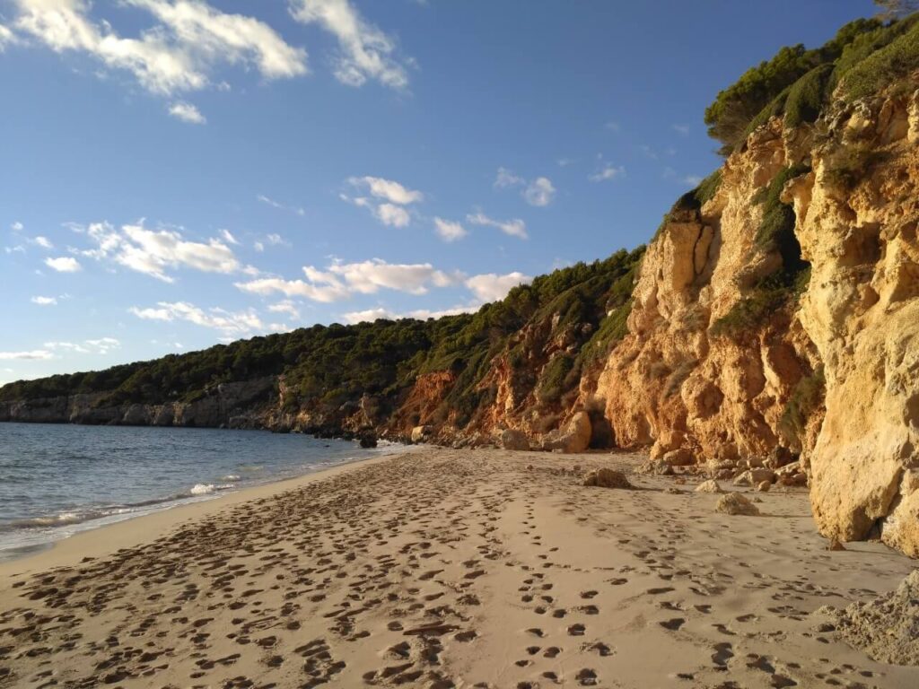 La plage de Binigaus près de Sant Tomas et Es Migjorn