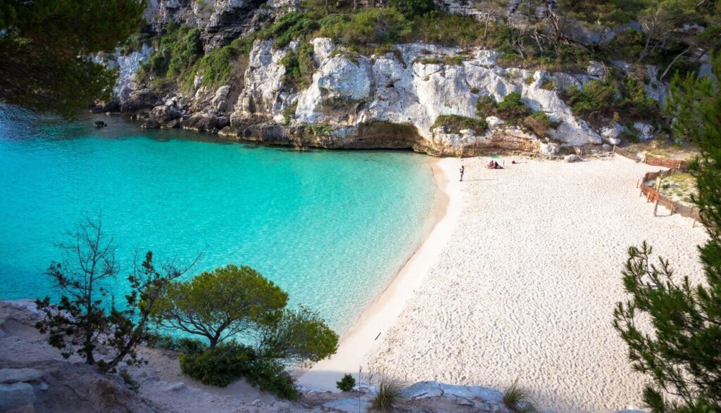 Macarelleta en hiver. La plage déserte de Minorque