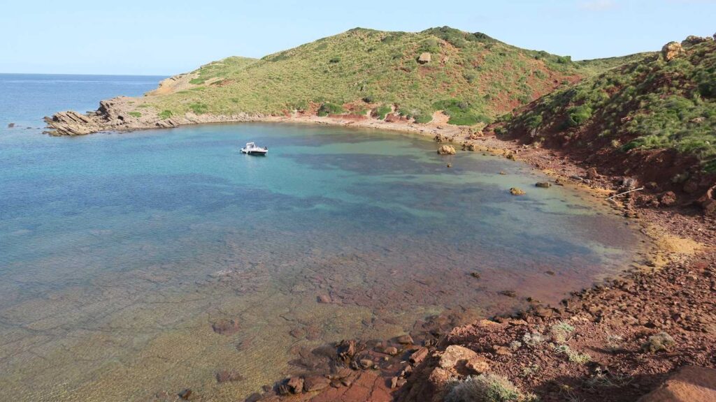 Cala Rotja, la crique sauvage près de Cavalleria