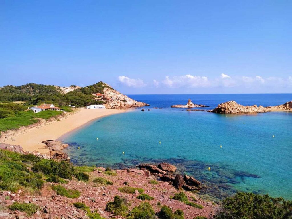 Cala Pregonda, la célèbre crique du cami de cavalls.