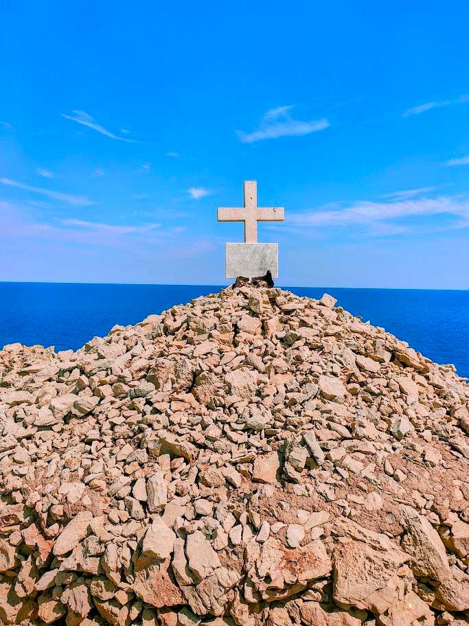 Stele  des victimes du naufrage du bateau General Chanzy à Punta Nati