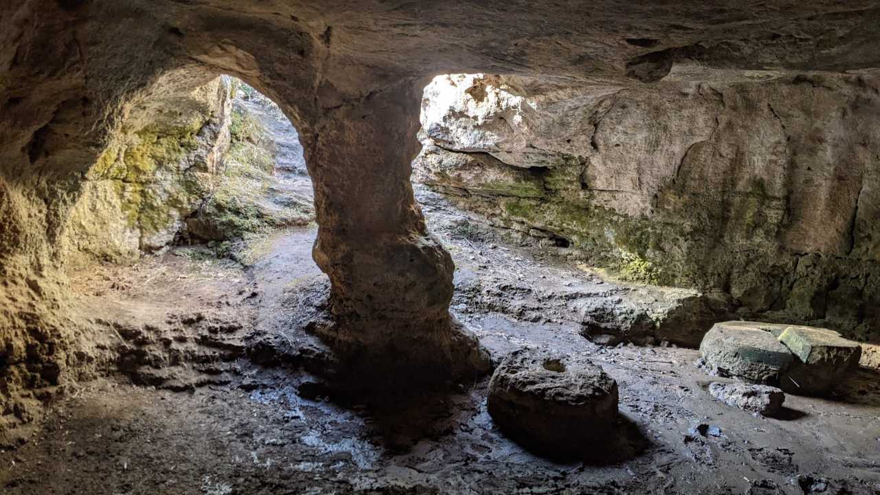 Grottes Torre En Galmes